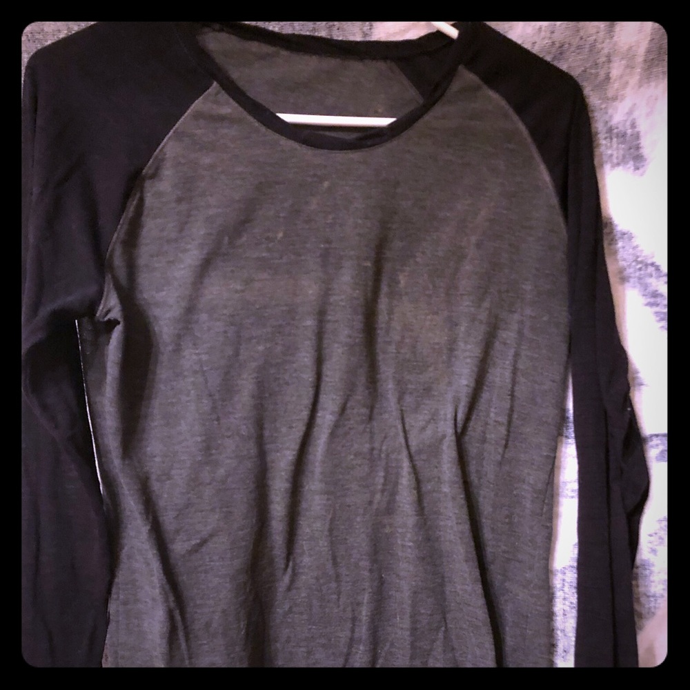 🌟3 for $10 UnderArmor Long Sleeved Baseball Shirt